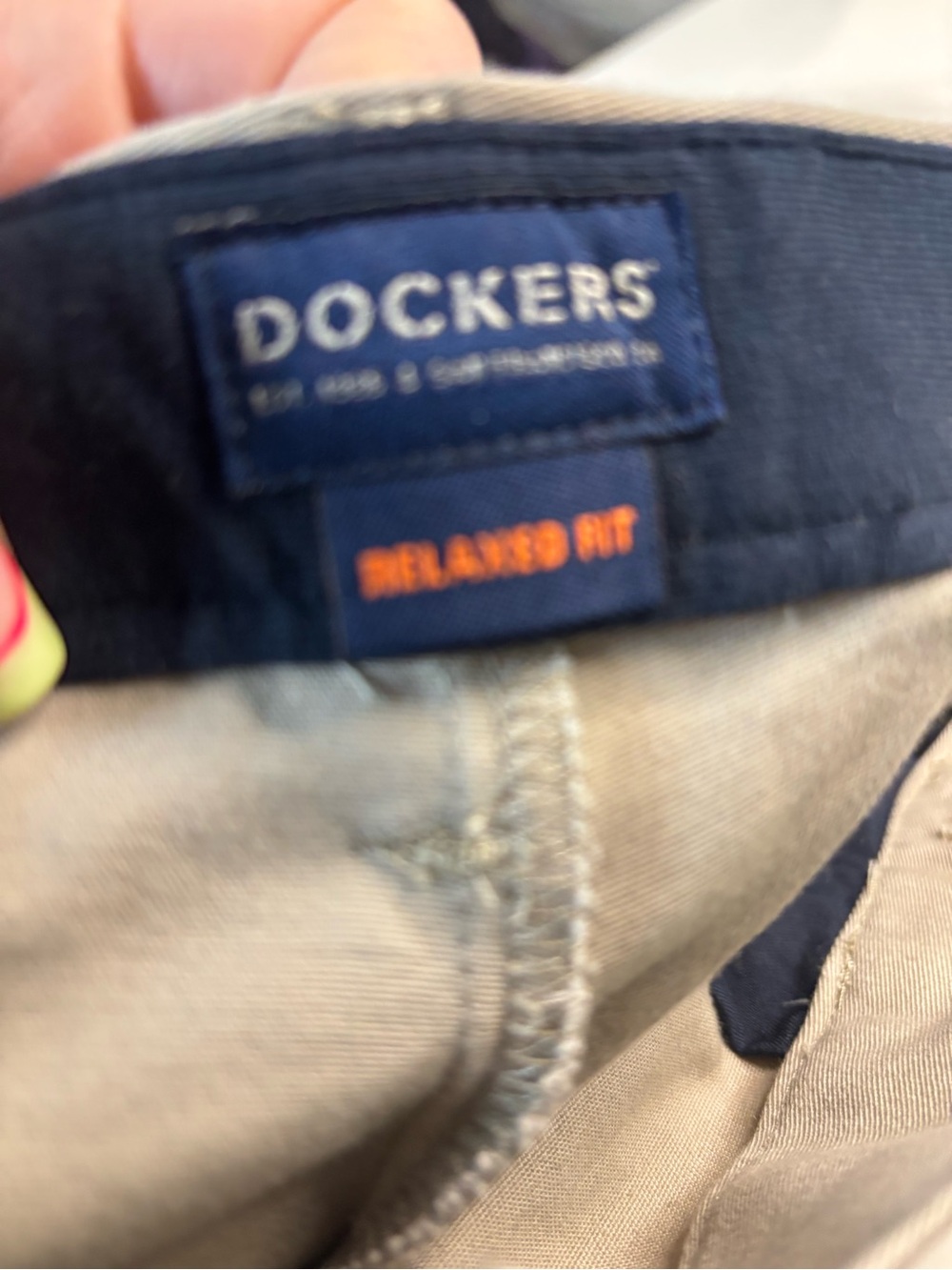 Dockers Relaxed Fit Comfort Khaki Dress Pants Performance No Wrinkle Size 44x30 - Picture 4 of 5